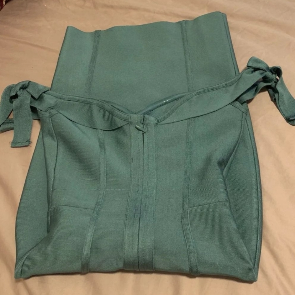 HOUSE OF CB SOLAINE DRESS XS - Picture 6 of 6